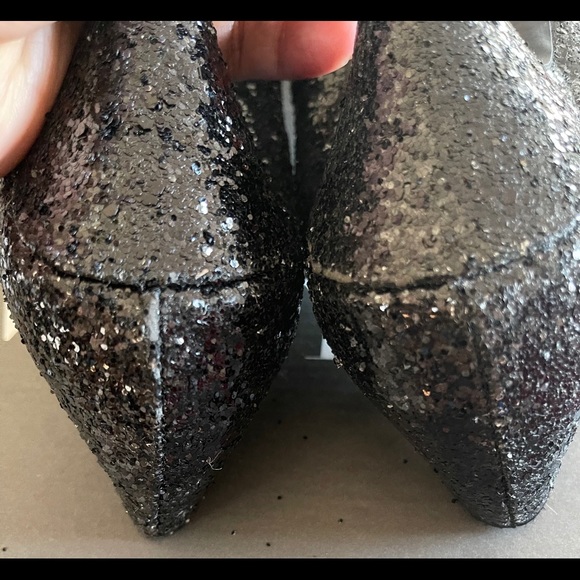 VERA WANG SHOES.. VERY PRETTY - Picture 7 of 7